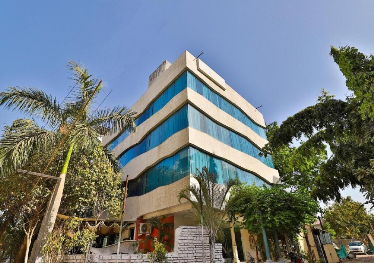 The Sky Imperial Hotel Yahvi Vadodara Exterior foto