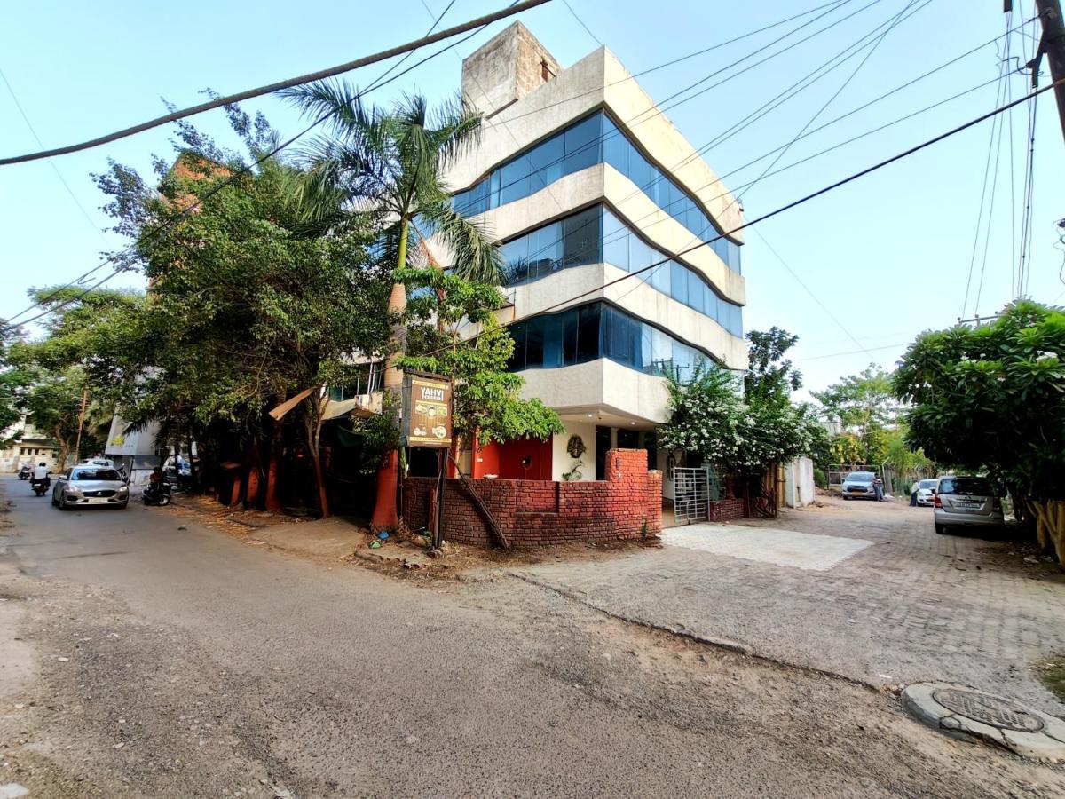 The Sky Imperial Hotel Yahvi Vadodara Exterior foto